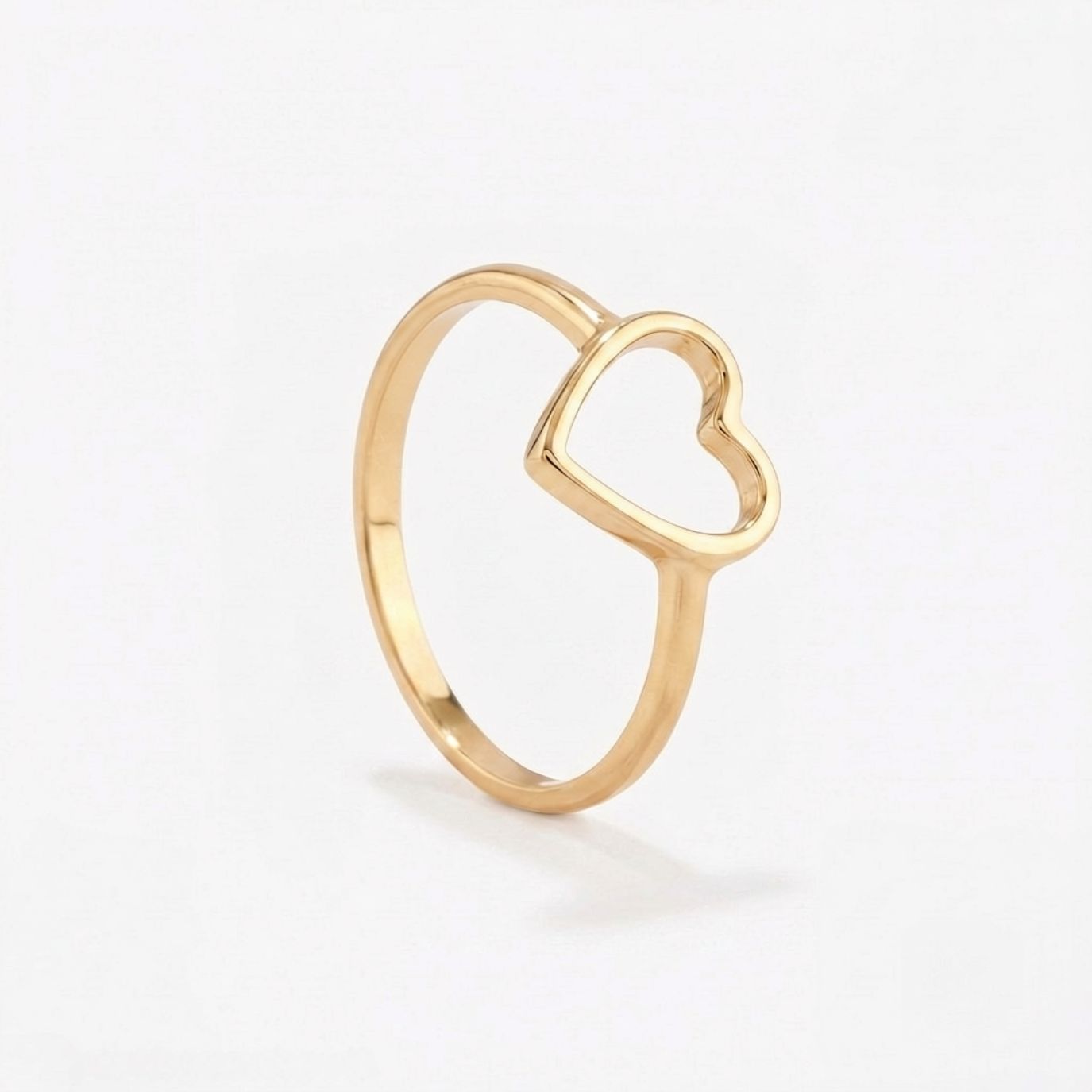 Anillo CORAZÓN CALADO  en oro amarillo 18k
