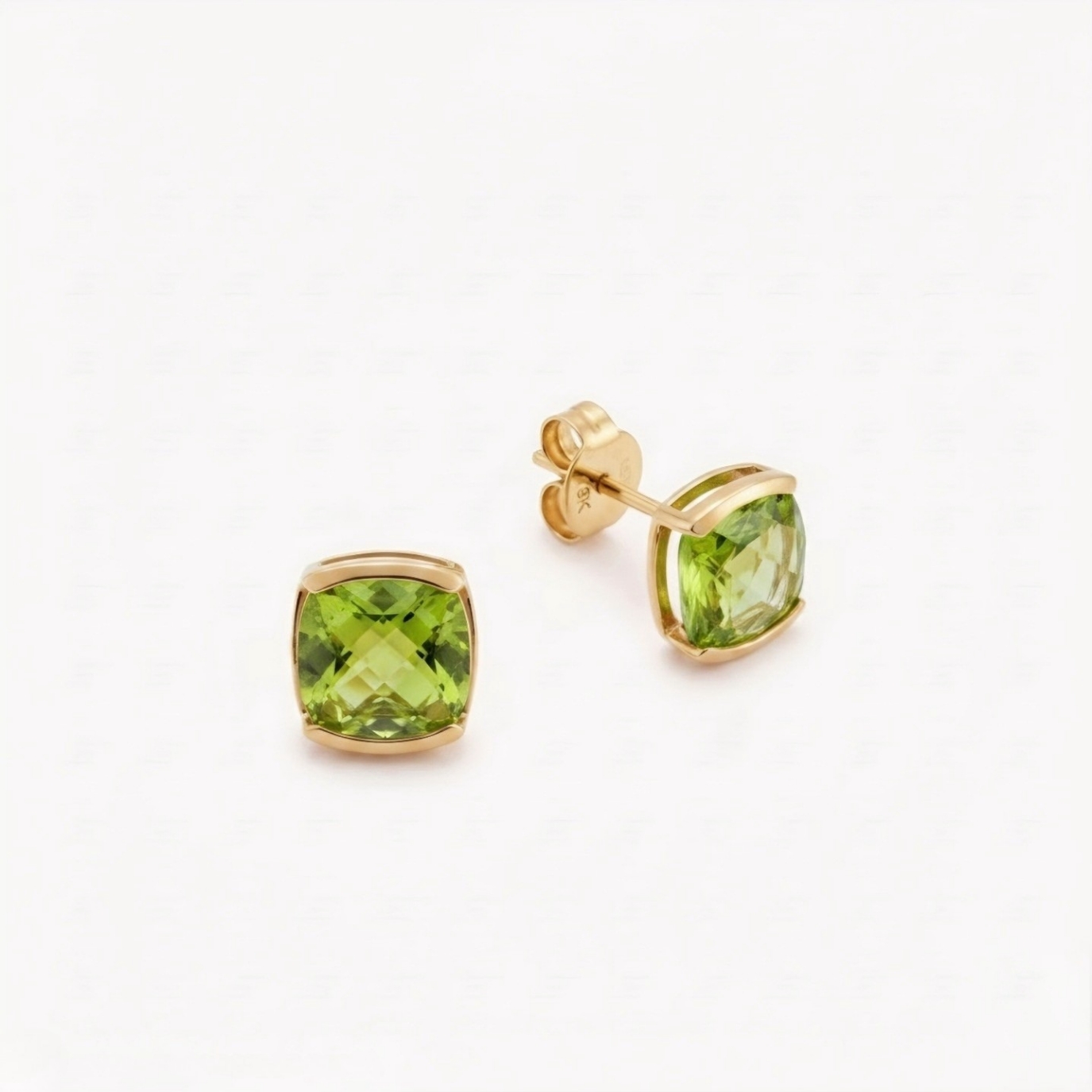 Aretes PERIDOT CUSHION en oro amarillo 18k