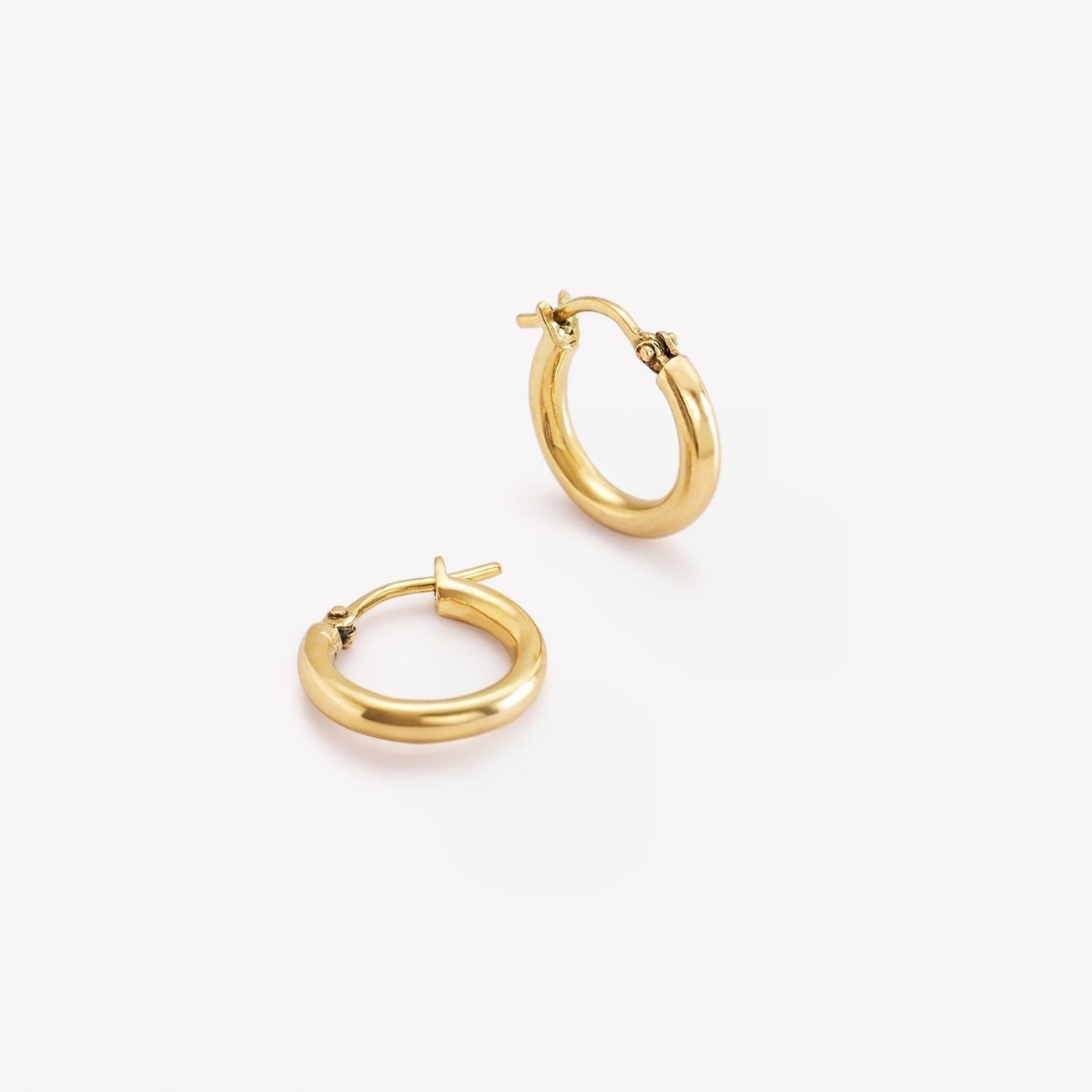 Argollas TUBULARES en oro amarillo 18k